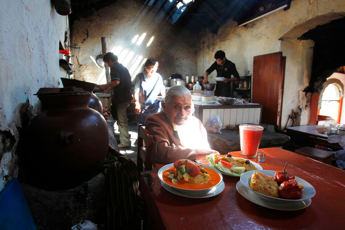 Picantería arequipeña, costumbres de arequipa, Picantería, restaurante tradicional peruano, restaurante tradicional arequipeño