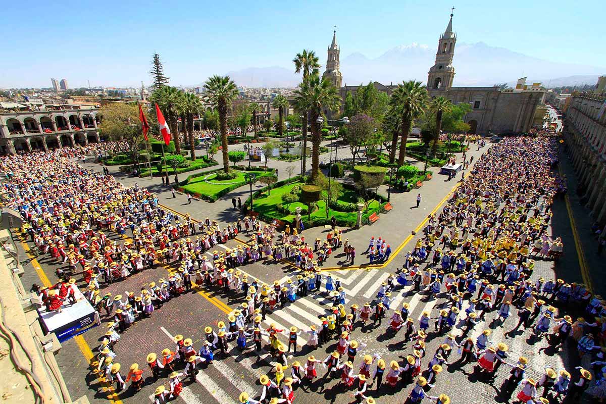 Carnaval de Arequipa, Carnaval arequipeño, Carnaval de Arequipa, Danzas en lan plaza de arequipa, Baile arequipeño