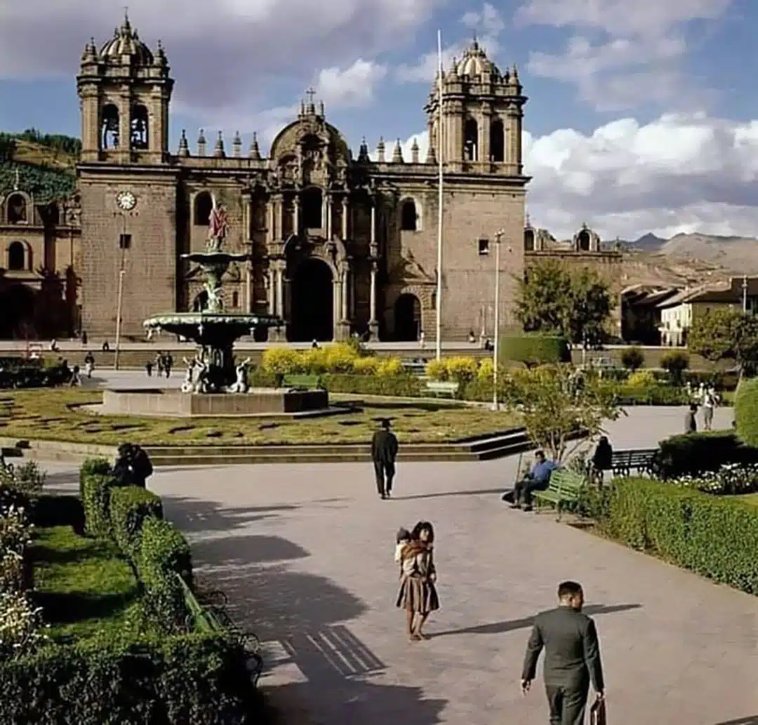 Los barrios mas antiguos de Cusco: La Plaza de Armas de Cusco en una foto antigua