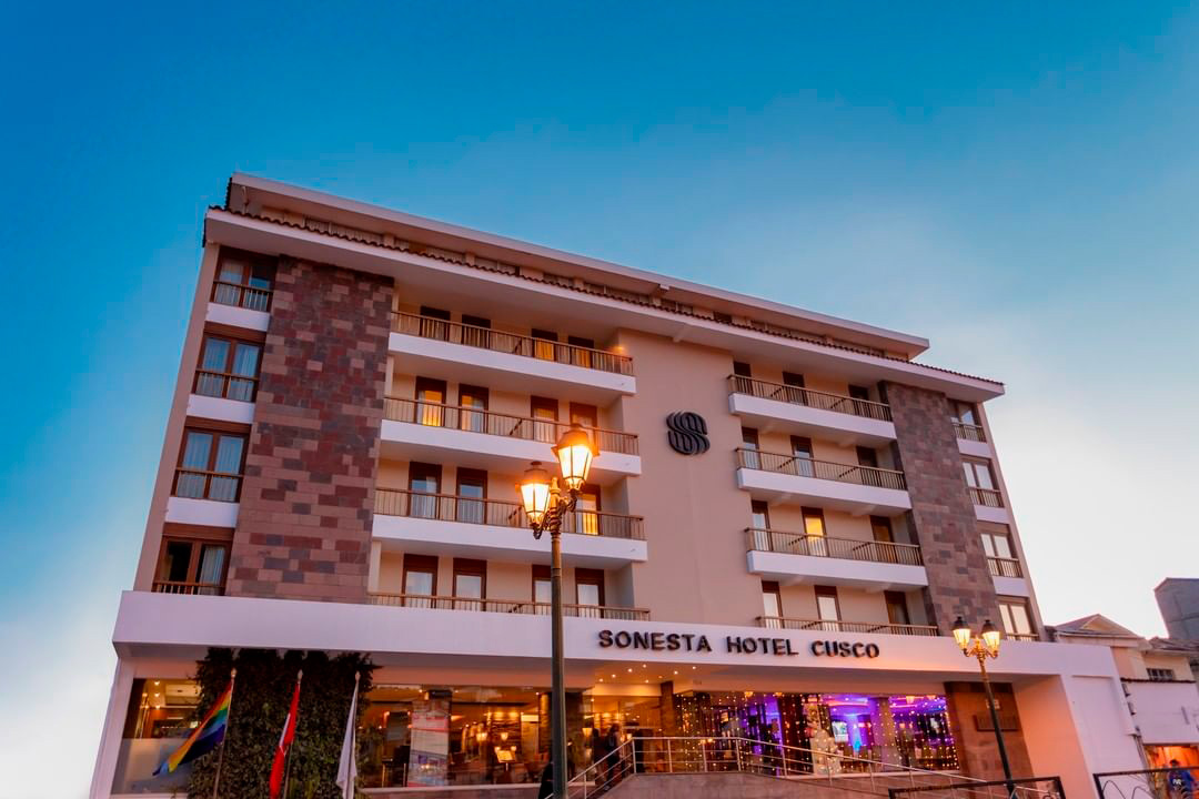 Hotel Sonesta Frontis del Hotel Sonesta, es de día