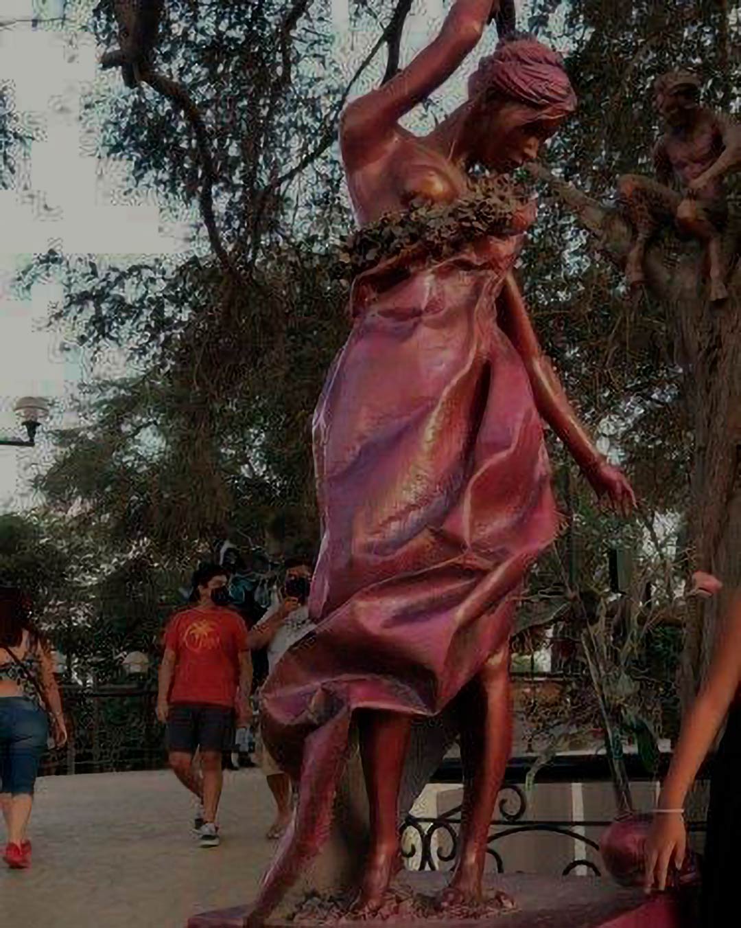 Cachiche, el Parque de las Brujas Cachiche, el Parque de las Brujas. En la imagen se muestra la escultura de una "bruja"