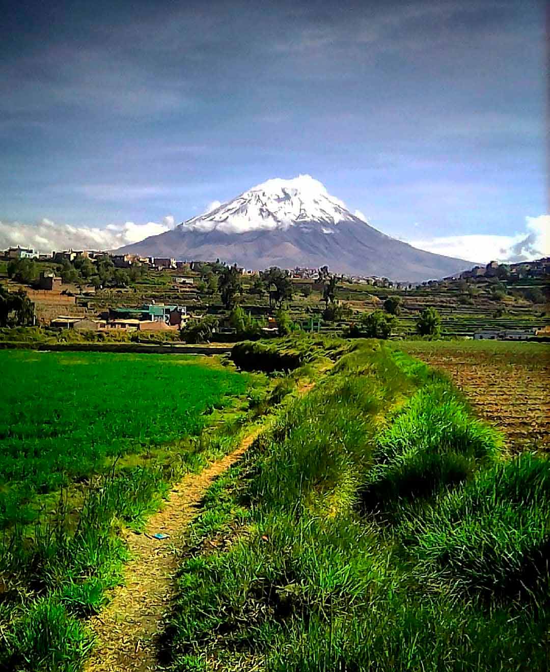 Volcan Misti visto desde una zona rural