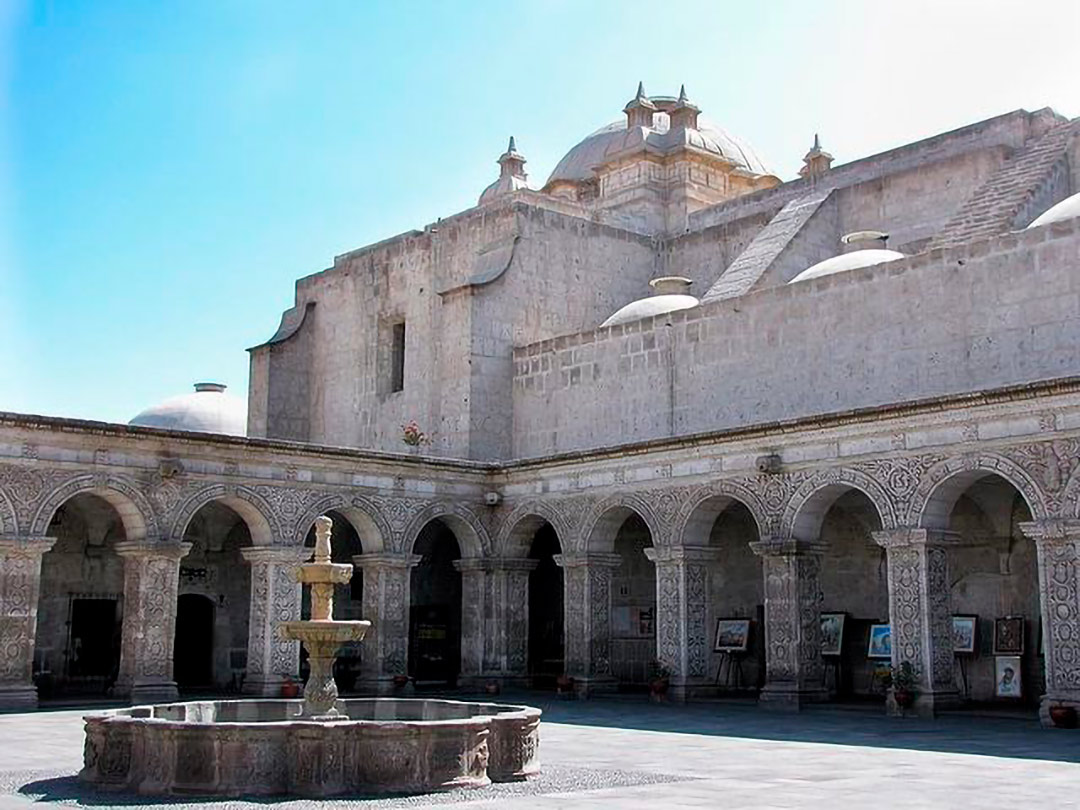 Claustros de la compañía de Jesus en Arequipa