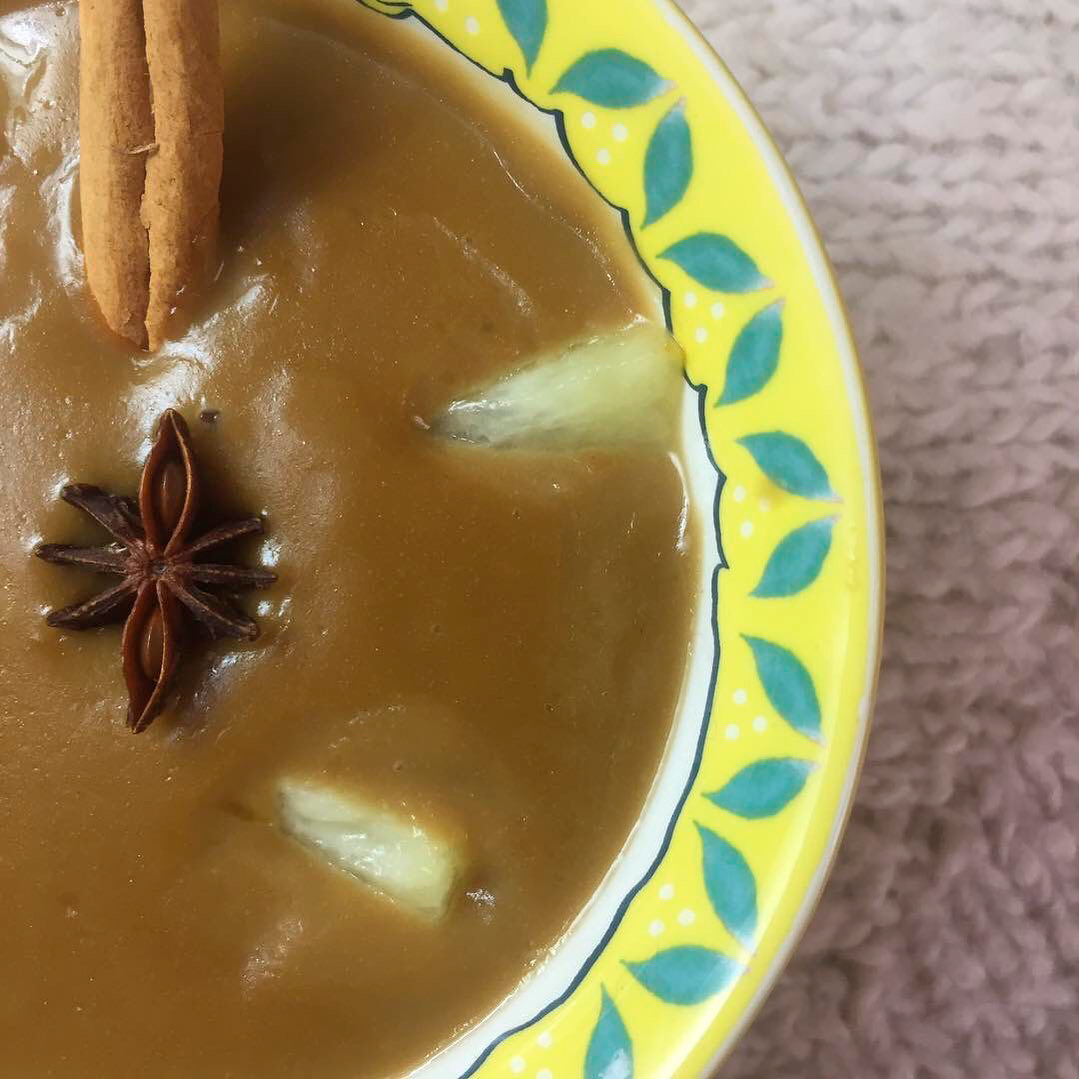 Plano a detalle de un plato de Mazamorra de Chancaca