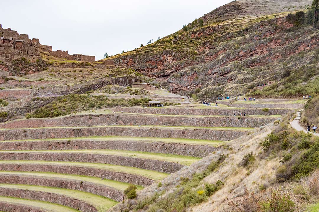 Vista frontal del sitio arqueolótico de Pisaq, cerca a la ciudad de las torres