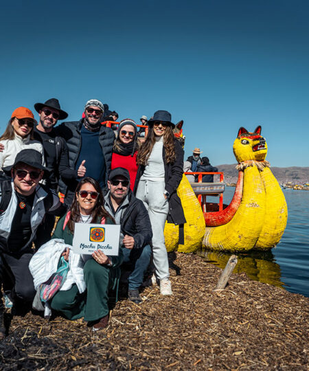 Tour a las Islas Flotantes de los Uros Puno Perú