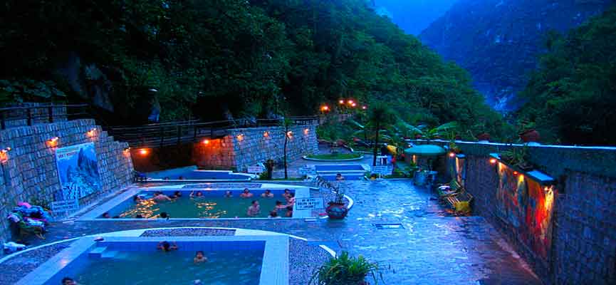 Baños termales en Machu Picchu Pueblo, Aguas Calientes