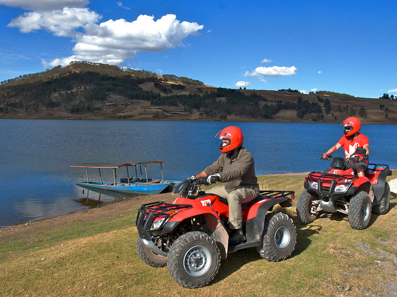 Pasea en cuatrimoto por la famosa Laguna de Huaypo