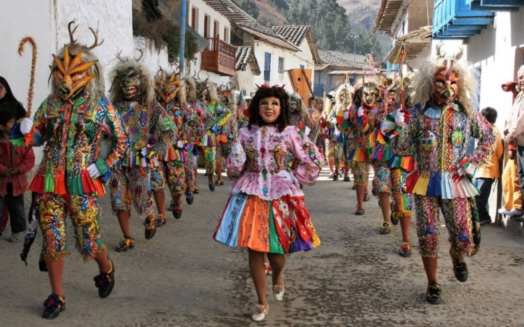 Danzantes en la Virgen del Carmen