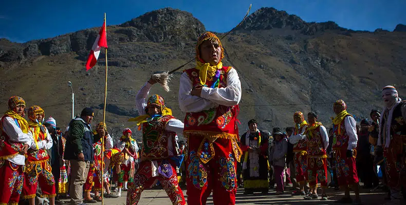 Danzantes en la peregrinación del Señor de Qoyllority