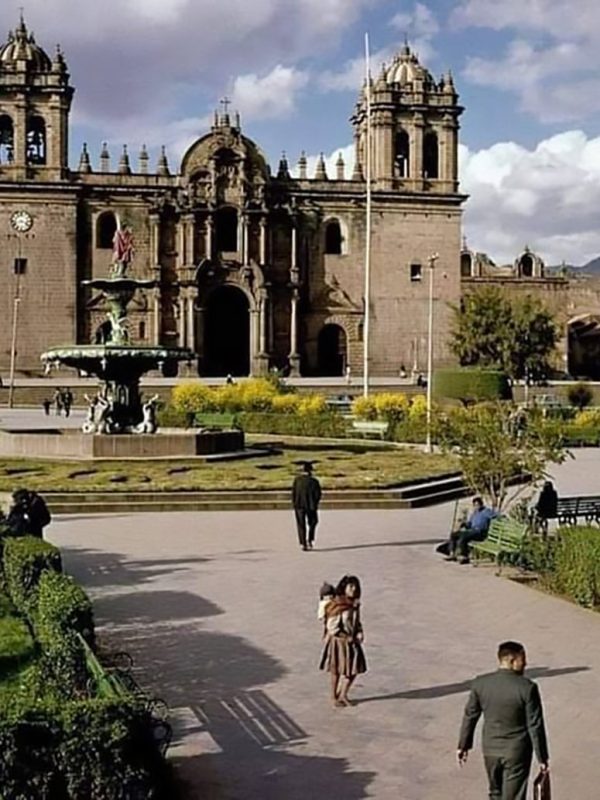 Los barrios mas antiguos de Cusco: La Plaza de Armas de Cusco en una foto antigua
