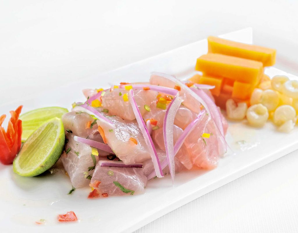 Plato de ceviche de cerca Plato de ceviche de cerca