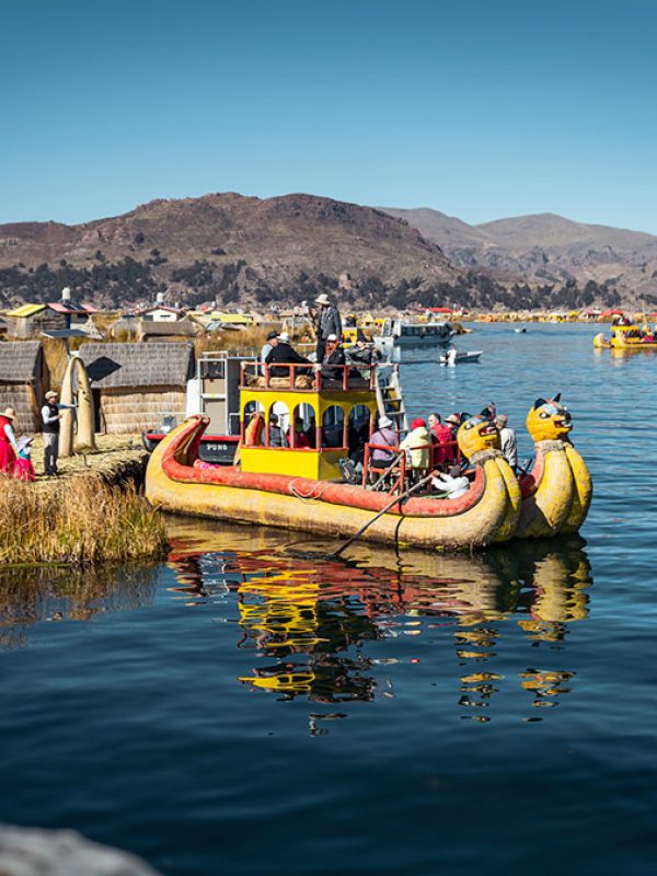 Tour a las Islas Flotantes de los Uros Puno Perú