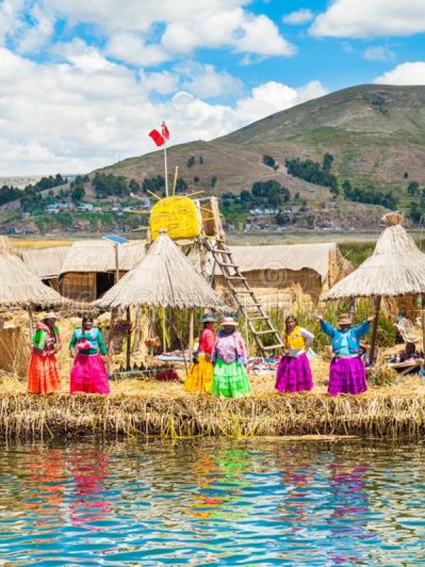 Descubre las increíbles Islas de los Uros en Puno