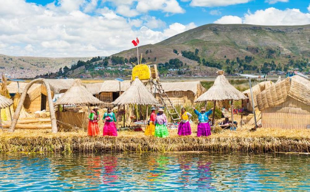 Descubre las increíbles Islas de los Uros en Puno