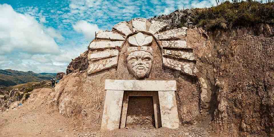 Puerta tridimensional de la Morada de los Dioses, Cusco