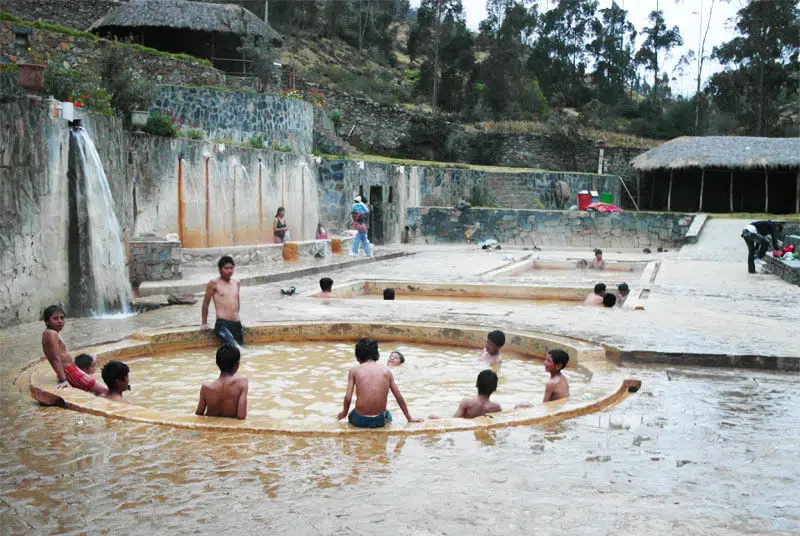 Disfruta de un día relajante en los baños termales de Lares