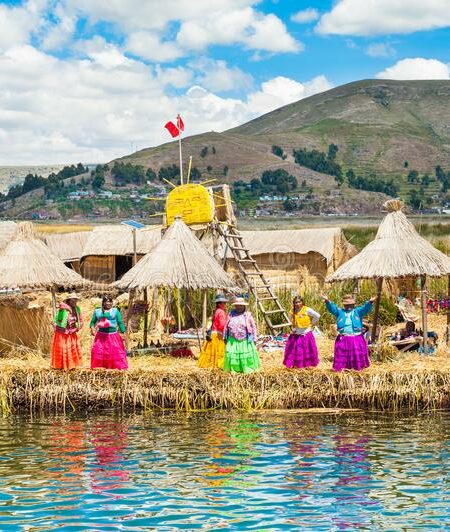 Descubre las increíbles Islas de los Uros en Puno