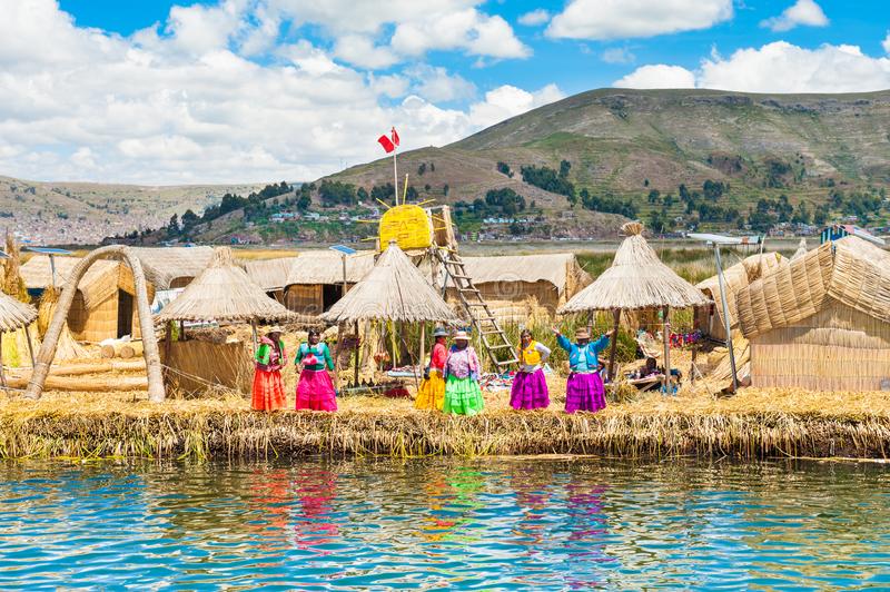 Descubre las increíbles Islas de los Uros en Puno