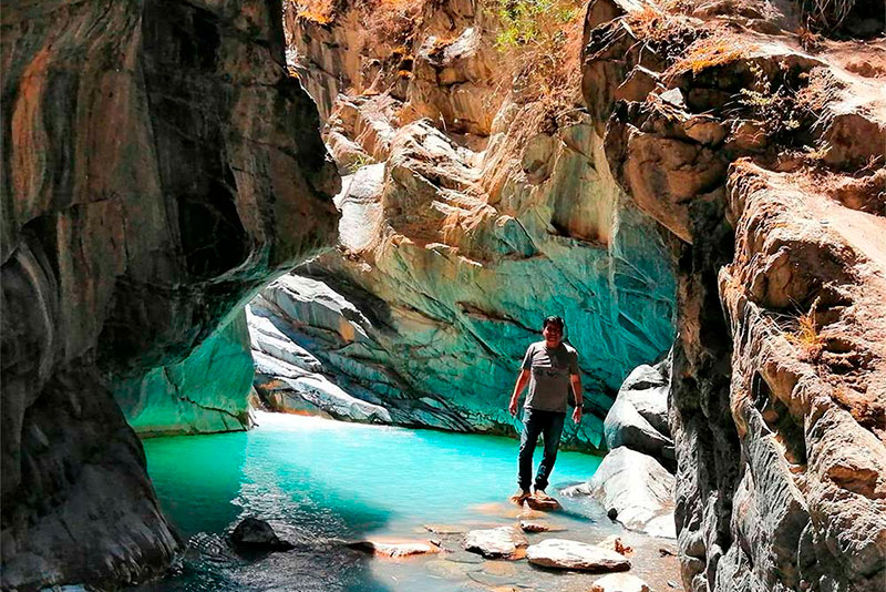 turquoise pools of Muñapata